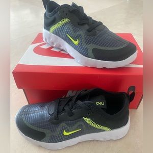 Nike toddler black sneaker